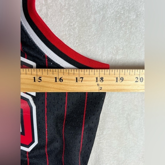 Scottie Pippen Hardwood Classics Mitchell & Ness Size Men’s Small Chicago Bulls - Picture 8 of 9